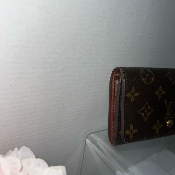 Authentic Louis Vuitton Porte Monnaie
Billets Tresor - Picture 4 of 10